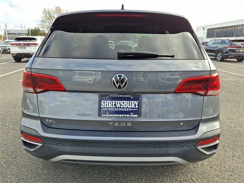 Used 2022 Volkswagen Taos SEL w/ Panoramic Sunroof Package image 5