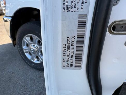 Used 2024 RAM 2500 Big Horn AWD/4WD image 32