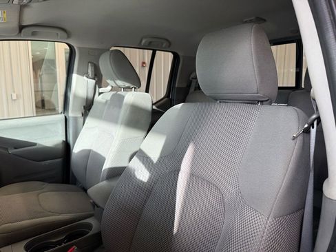 Used 2019 Nissan Frontier SV image 18