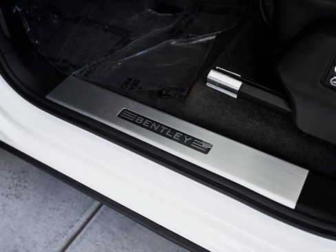 Used 2022 Bentley Bentayga image 20