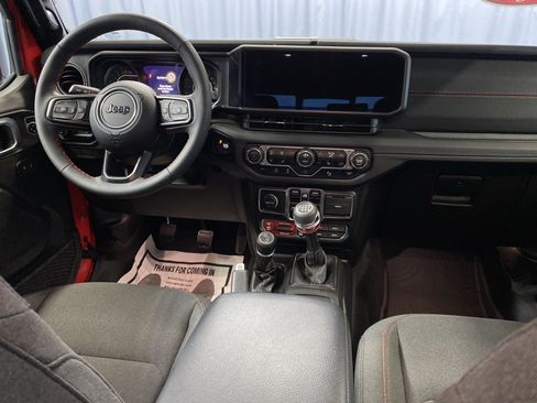 Used 2024 Jeep Gladiator Rubicon w/ Technology Group image 32