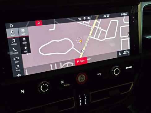 Used 2024 Porsche Macan image 29