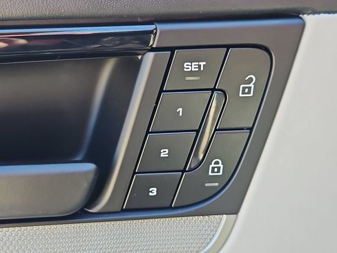Certified 2025 Porsche Cayenne Coupe AWD/4WD image 24