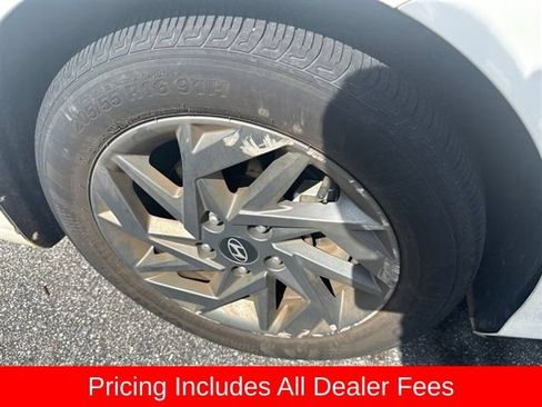 Used 2024 Hyundai Elantra SEL FWD image 3