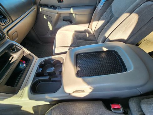 Used 2005 Chevrolet Avalanche 2500 LS w/ Preferred Equipment Group image 20