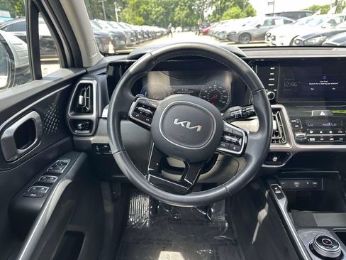 Used 2023 Kia Sorento EX AWD/4WD image 12