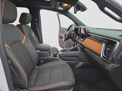 Used 2024 GMC Canyon AT4 w/ Technology Package image 11