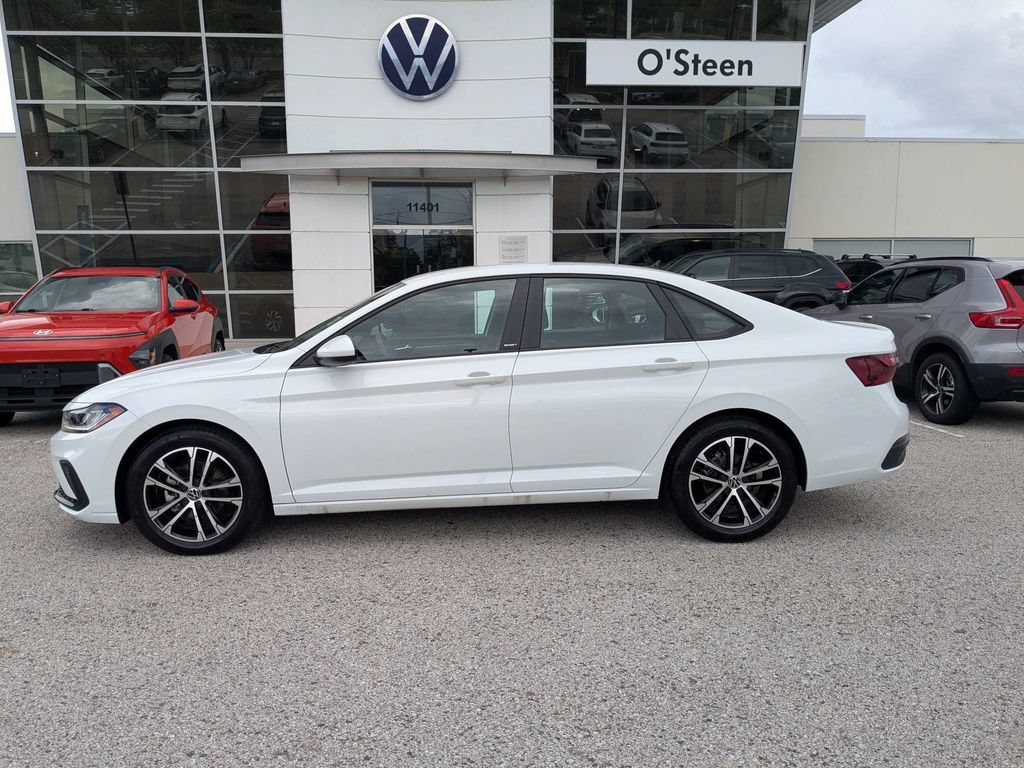 Used 2026 Volkswagen Jetta Sport FWD image 3