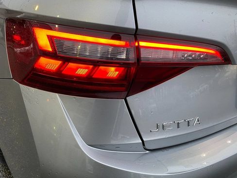 Used 2024 Volkswagen Jetta SE FWD image 12
