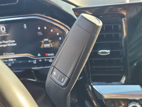 Used 2024 GMC Sierra 1500 SLT image 17