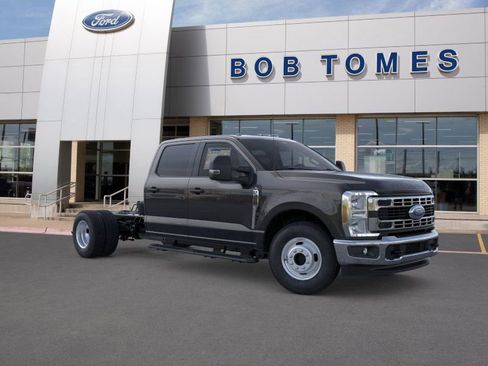 New 2025 Ford F350 XL w/ XL Chrome Package image 9