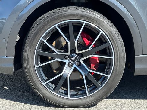 Used 2019 Audi Q8 Premium Plus w/ Premium Plus AWD/4WD image 28
