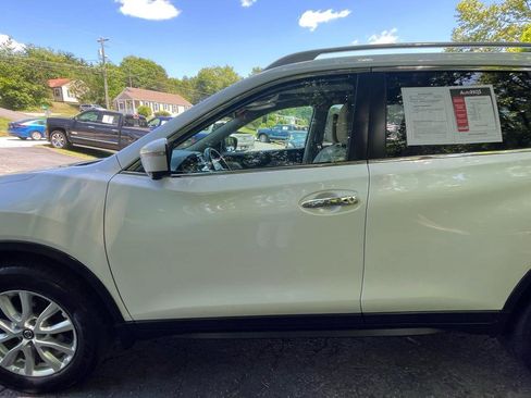 Used 2018 Nissan Rogue SV w/ Sun & Sound Touring Package AWD/4WD image 3