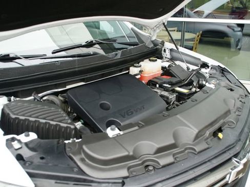 Used 2022 Chevrolet Traverse LS w/ Midnight/Sport Edition image 10