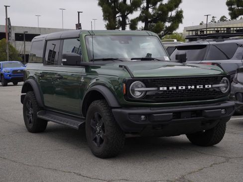Used 2025 Ford Bronco Outer Banks AWD/4WD image 2