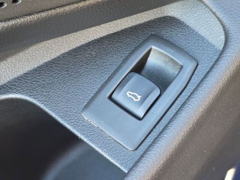 Used 2023 BMW 330i Sedan w/ Premium Package image 23