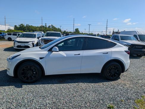 Used 2023 Tesla Model Y Long Range AWD/4WD image 2
