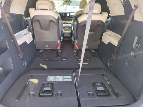 Used 2025 Kia Carnival SX Prestige image 16