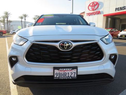 Certified 2022 Toyota Highlander LE image 2