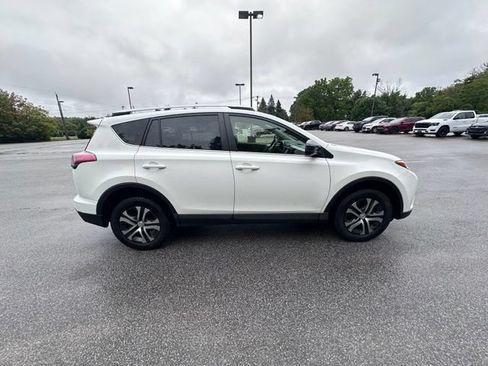 Used 2016 Toyota RAV4 LE AWD/4WD image 2