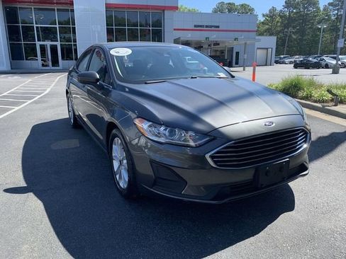 Used 2019 Ford Fusion SE FWD image 2