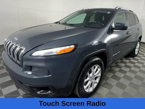 Used 2018 Jeep Cherokee Latitude Plus w/ Cold Weather Group AWD/4WD image 6