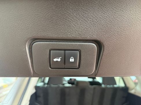 Used 2025 Nissan Rogue SV image 23