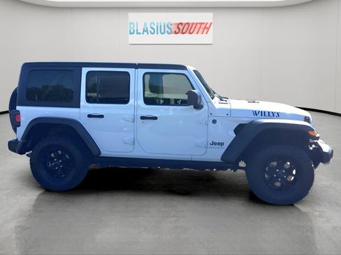 Used 2024 Jeep Wrangler Unlimited image 2
