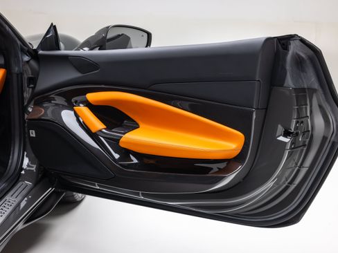 Certified 2022 Ferrari F8 Tributo RWD image 52