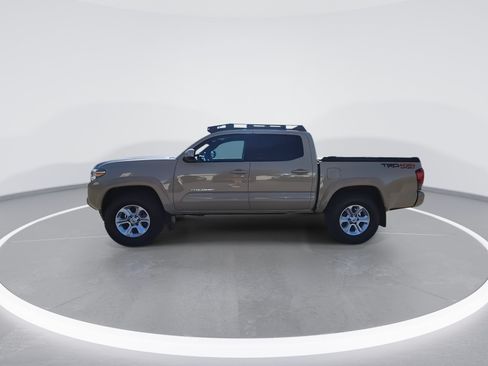 Used 2018 Toyota Tacoma TRD Sport w/ Technology Package AWD/4WD image 5