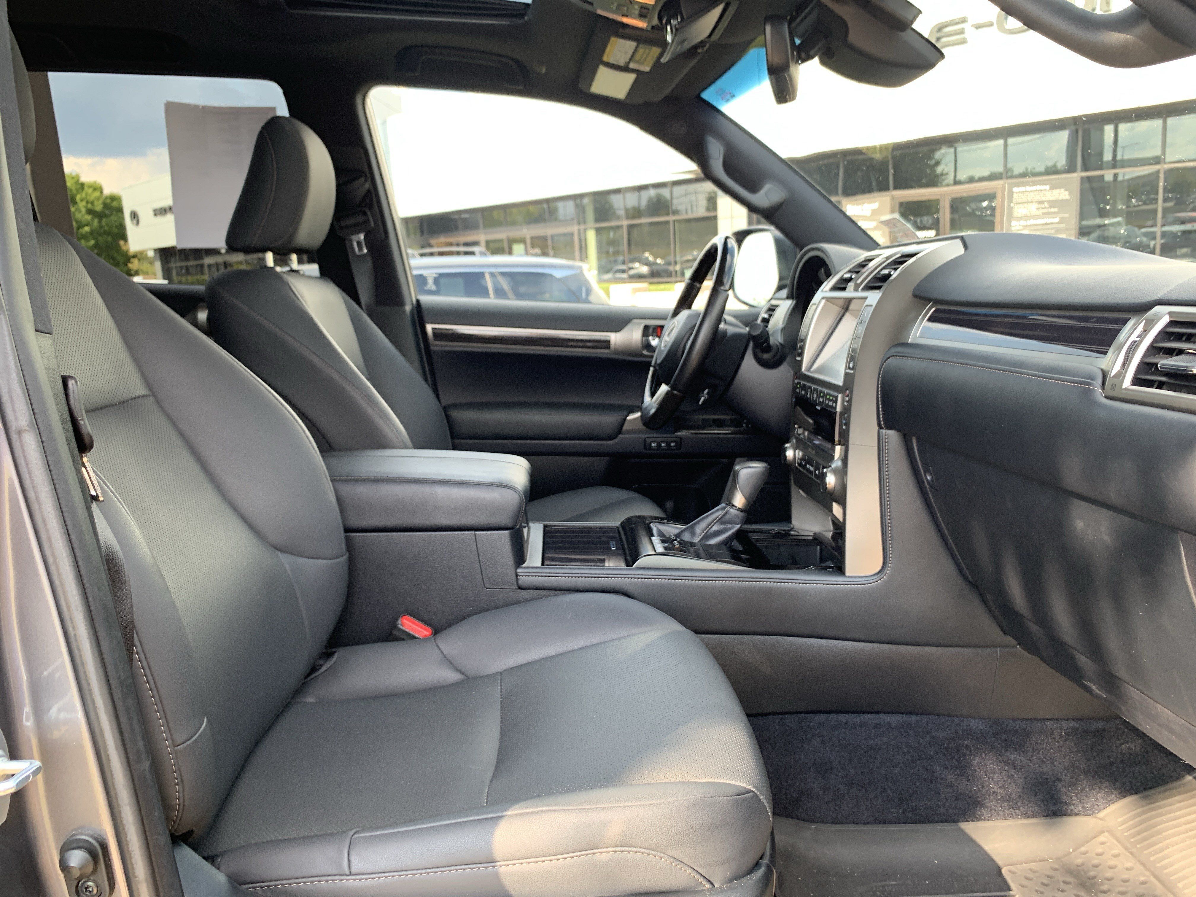 Used 2021 Lexus GX 460 Premium w/ Accessory Package AWD/4WD image 35