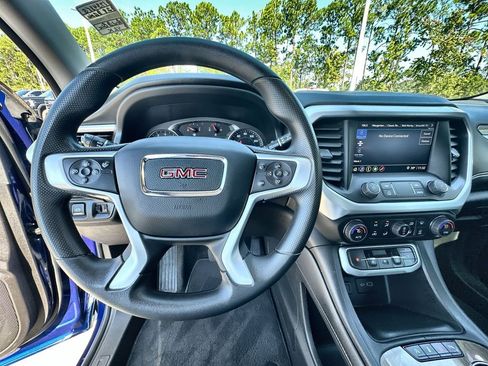 Certified 2023 GMC Acadia SLE w/ Driver Convenience Package image 11