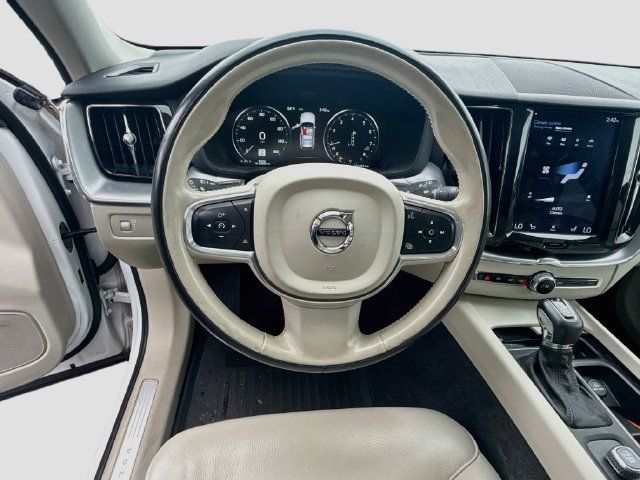 Used 2018 Volvo XC60 T5 Momentum w/ Vision Package AWD/4WD image 15