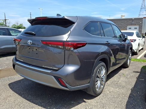 Used 2023 Toyota Highlander Platinum AWD/4WD image 4