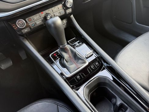 Used 2025 Jeep Compass Trailhawk AWD/4WD image 41