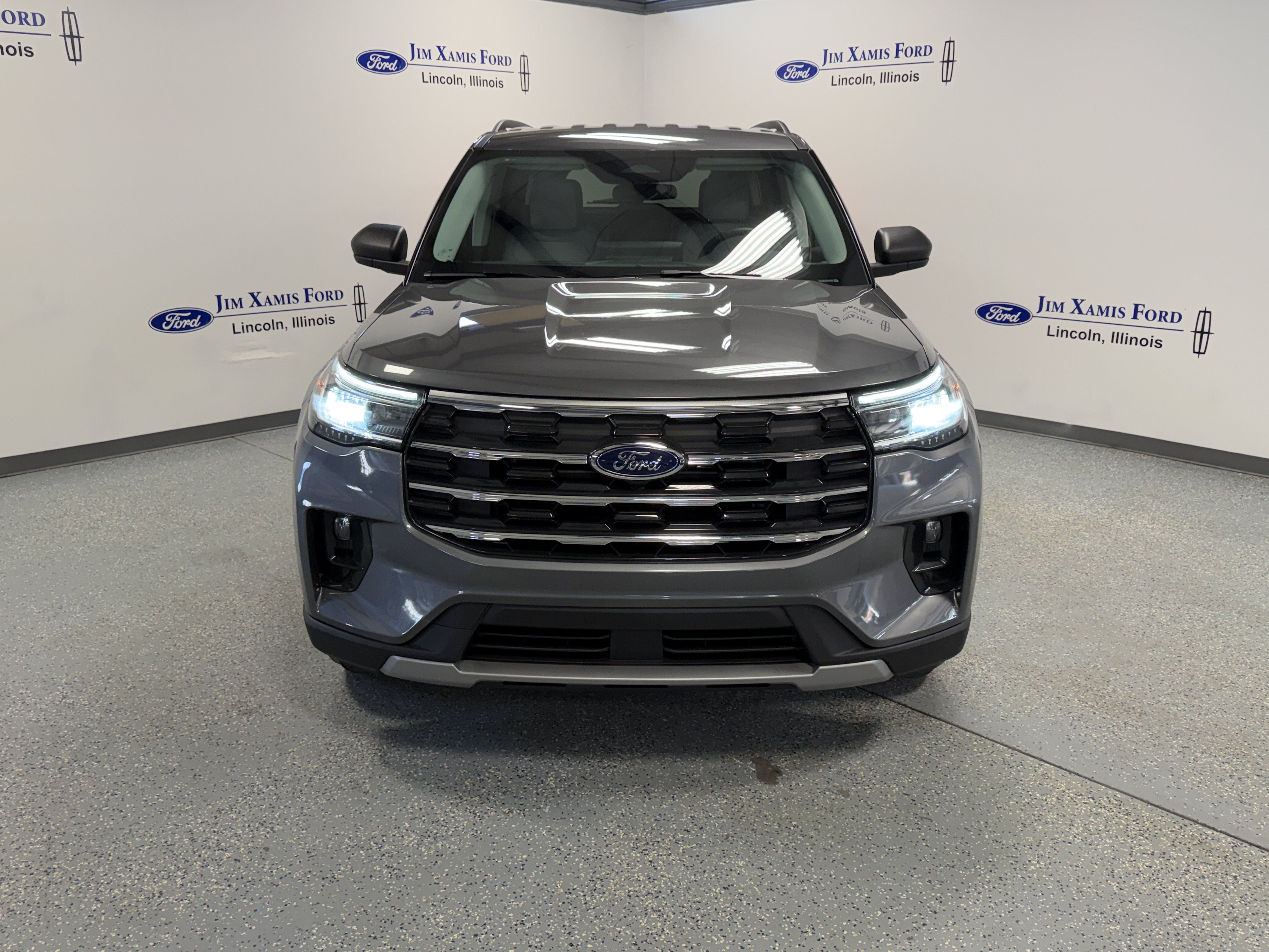 Used 2025 Ford Explorer Active w/ Active Comfort Package AWD/4WD image 2