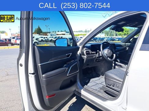 Used 2025 Kia Telluride AWD image 19
