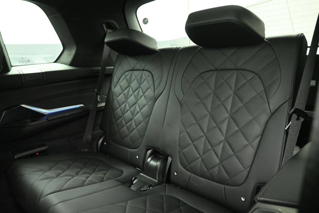 Used 2025 BMW X7 xDrive40i w/ M Sport Package AWD/4WD image 20