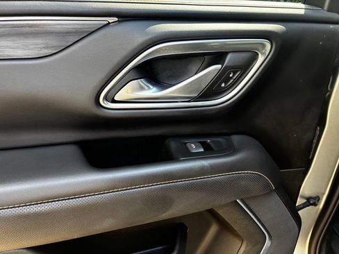 Used 2023 GMC Yukon XL SLT w/ SLT Premium Package RWD image 15