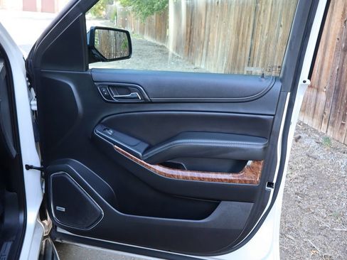 Used 2018 Chevrolet Suburban Premier AWD/4WD image 28