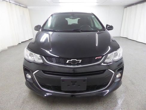 Used 2018 Chevrolet Sonic LT w/ Fun and Sun Package FWD image 2