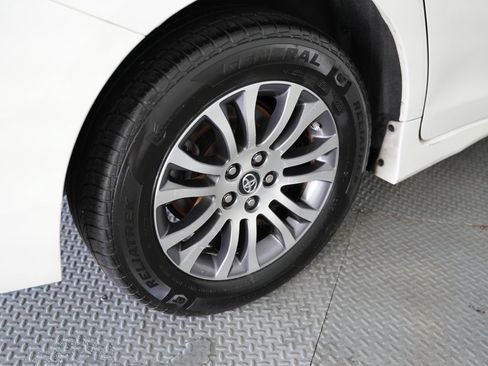 Used 2020 Toyota Sienna XLE w/ XLE Navigation Package FWD image 55