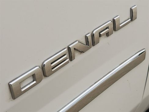 Used 2017 GMC Yukon XL Denali w/ Open Road Package image 12