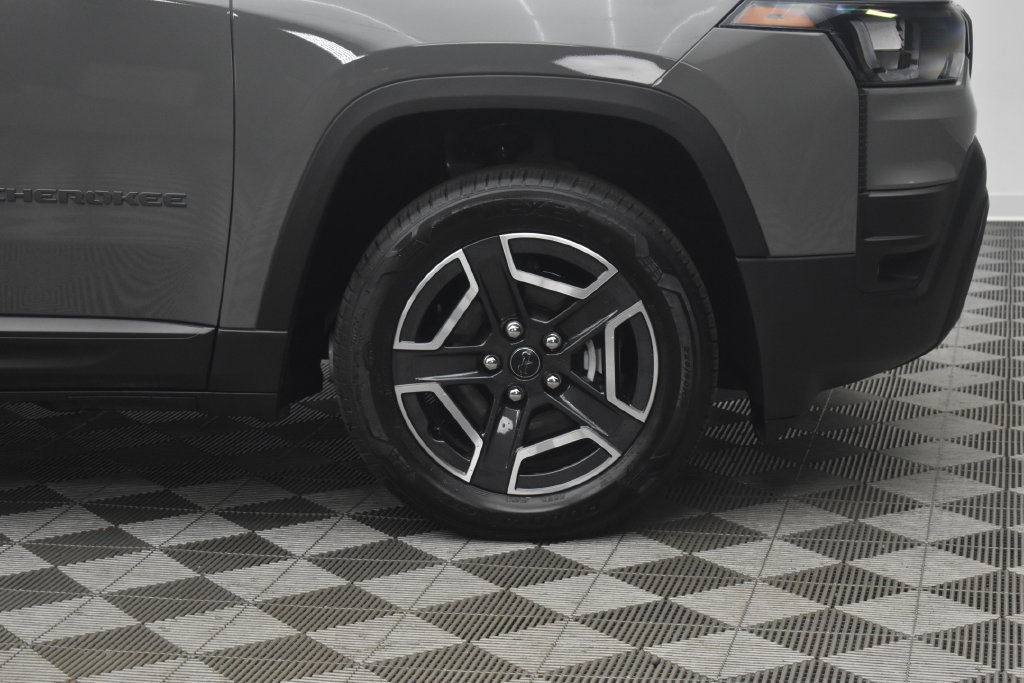 Used 2026 Jeep Cherokee Laredo AWD/4WD image 27