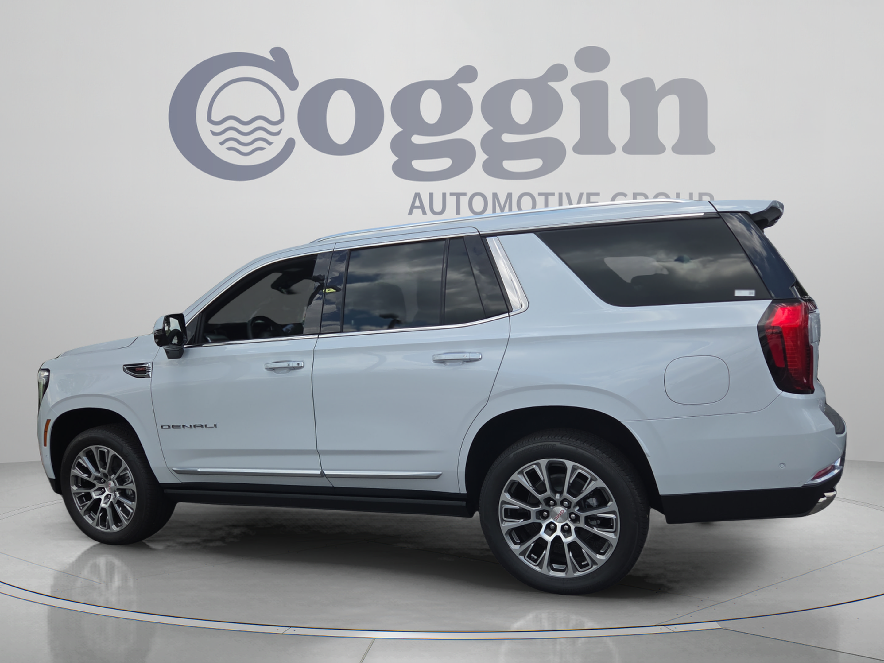 New 2026 GMC Yukon Denali w/ Denali Reserve Package AWD/4WD image 3