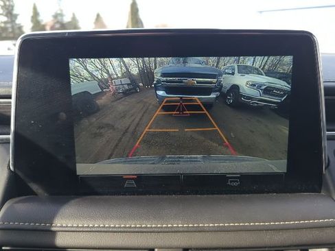 Used 2023 GMC Yukon XL SLT image 6