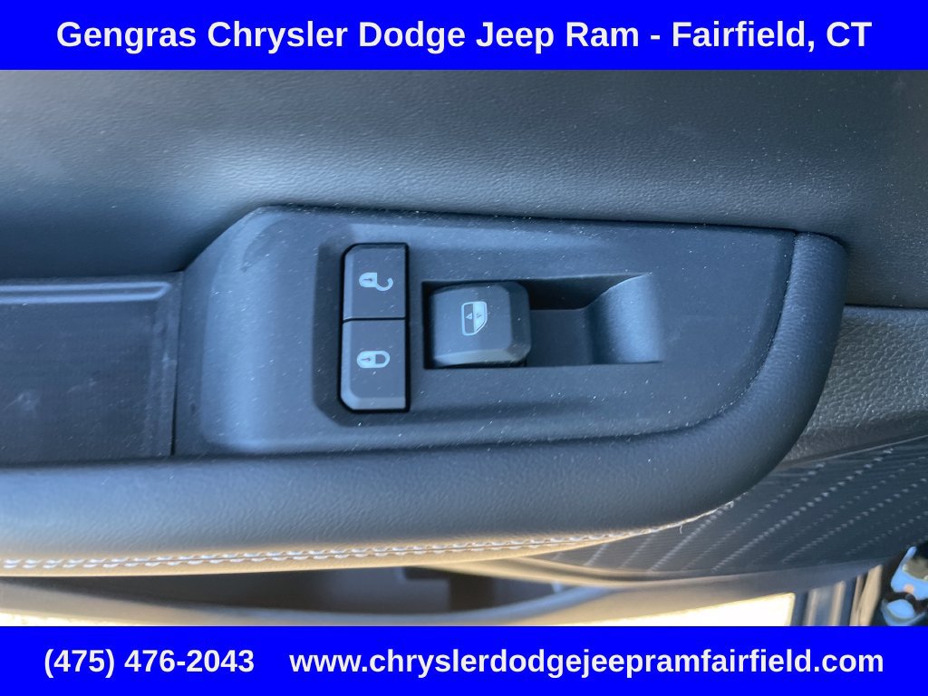 Used 2025 Jeep Grand Cherokee Limited AWD/4WD image 37