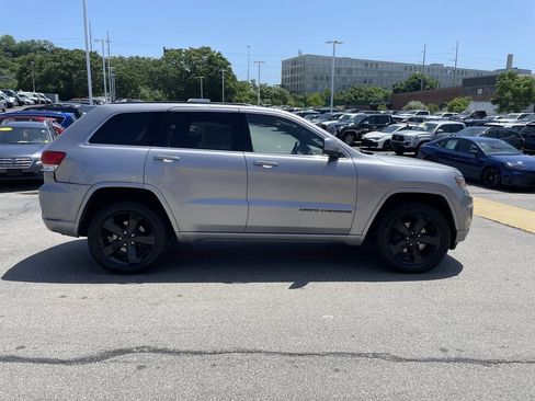 Used 2015 Jeep Grand Cherokee Altitude AWD/4WD image 7