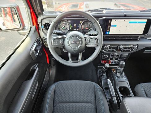 Used 2024 Jeep Wrangler Unlimited Rubicon 4xe image 11