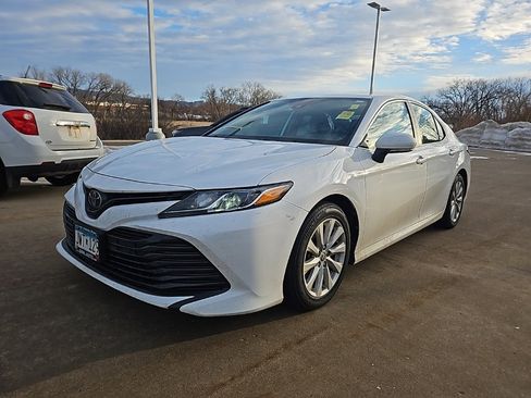 Used 2020 Toyota Camry LE image 5